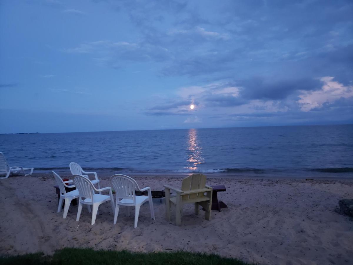 Paradise Beach Resort Tawas City Exterior foto