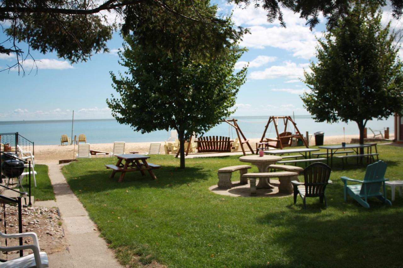 Paradise Beach Resort Tawas City Exterior foto