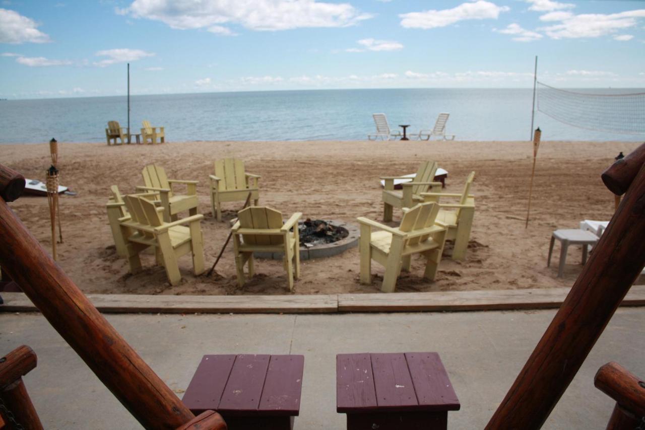 Paradise Beach Resort Tawas City Exterior foto